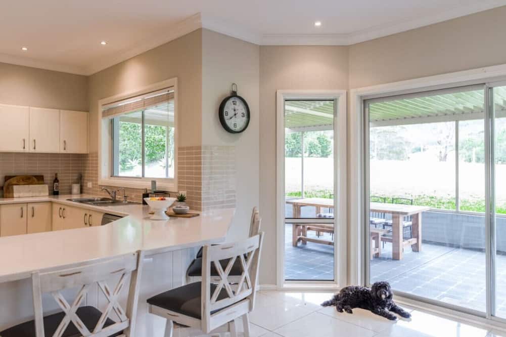 Bellbird House | Woodland Retreat in Hunter Valley - dog friendly