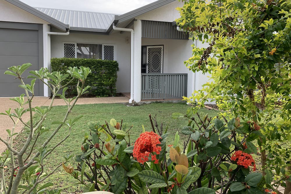 Kirwan House | Tranquil home in Kirwan, Townsville, Australia