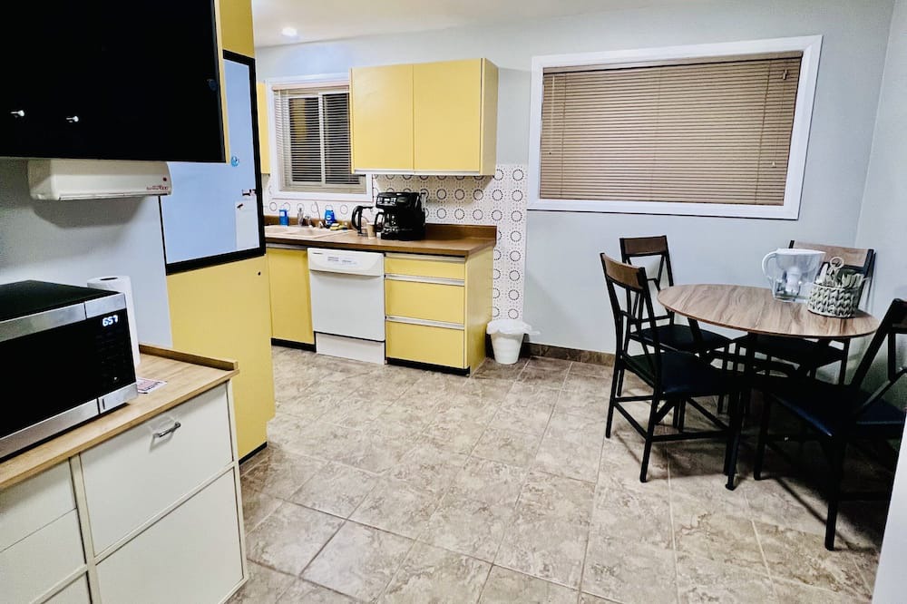 Township of Woolwich House | Cozy 3 Bed, 2 Bath, Pet-friendly Full house in Kitchener with all amenities.