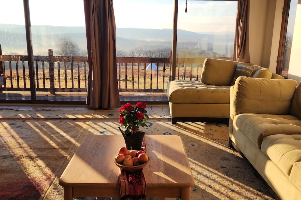 Bowers Villa | Valley Views Serene Retreat