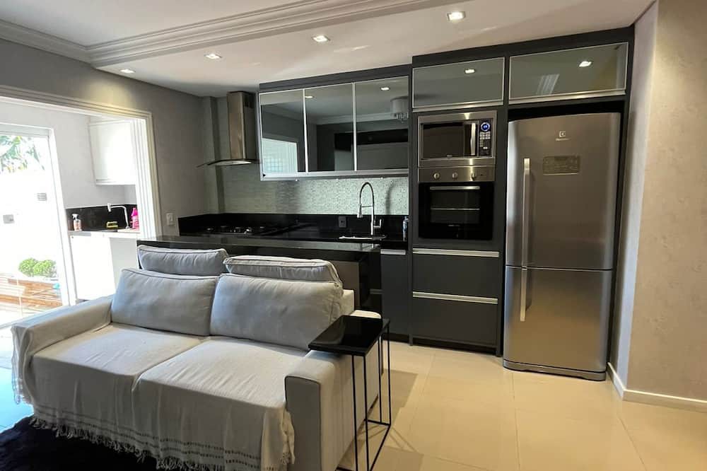 Nacoes Apartment | Lindo Apartamento, Região Central, rua Reta mar e Jacuzzi Privativa!