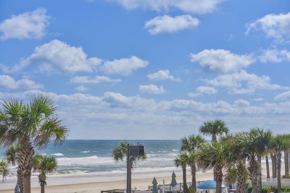 Bostroms Resort | Embrace The Laid-Back Beach Life. A seaside retreat with small-town charm