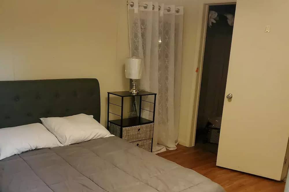 Rome House | 2 bedroom residential home with parking