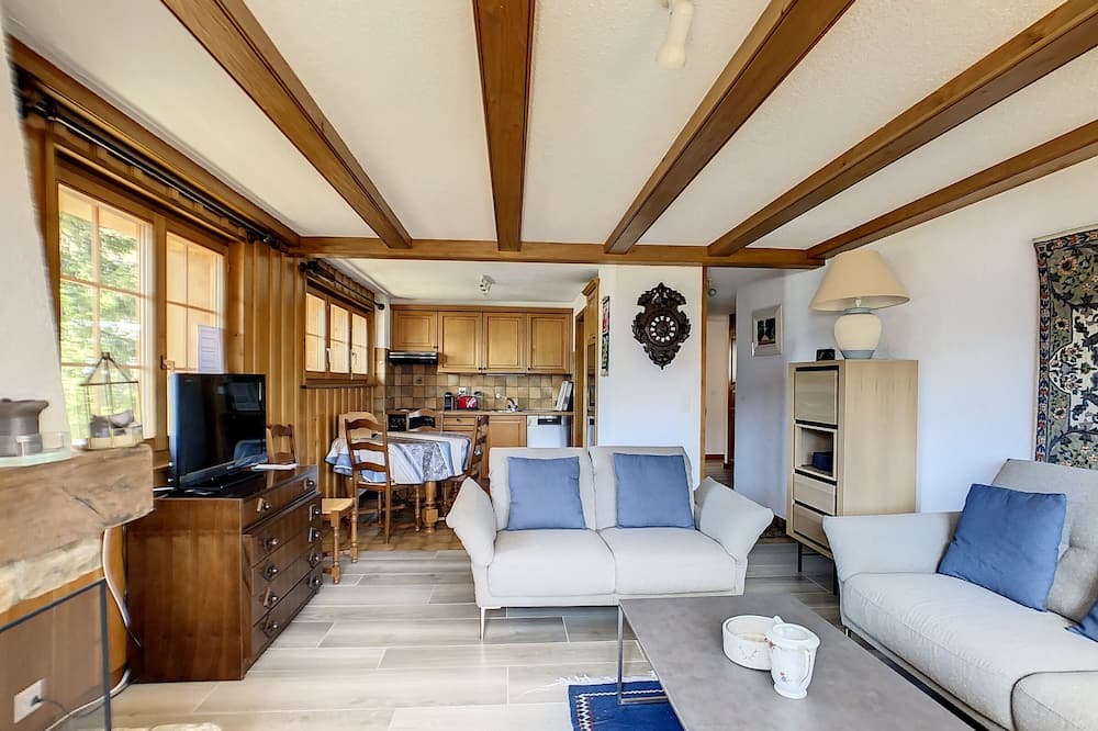 Verbier Apartment | 2 Bedroom apartment *** - 2nd floor - close to the sport centre and a bus stop, Verbier shuttle and