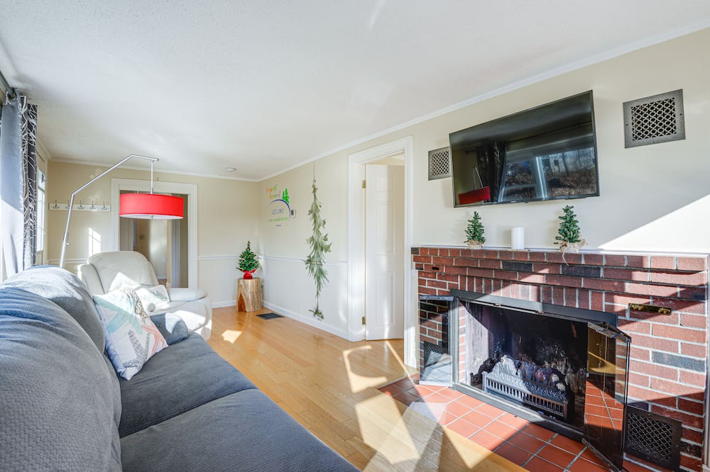 Littleton Cottage | Littleton Lakeside Retreat w/ Deck & Yard!