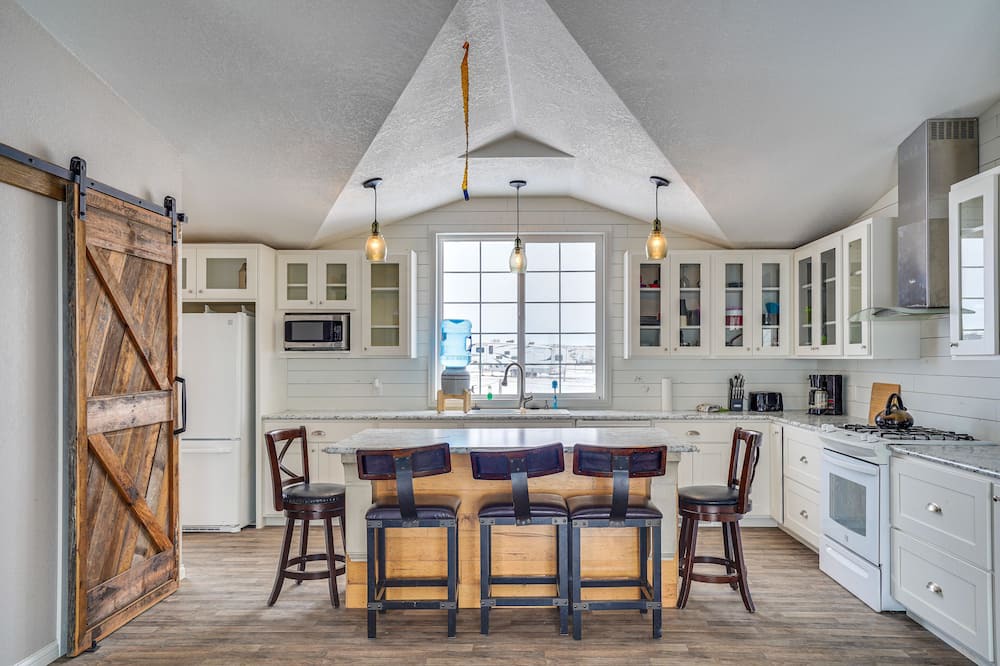 Grant County Cabin | Pet-Friendly Glen Ullin Cabin with Fire Pit!