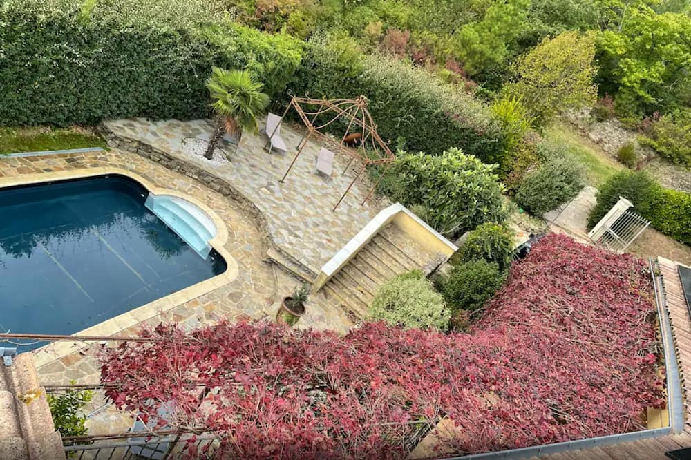 Generargues Villa | Homerez - Villa for 8 ppl. with swimming-pool, garden and terrace at Générargues