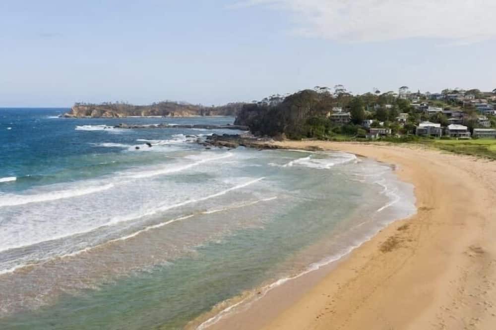 Malua Bay House | Stroll to the Beach