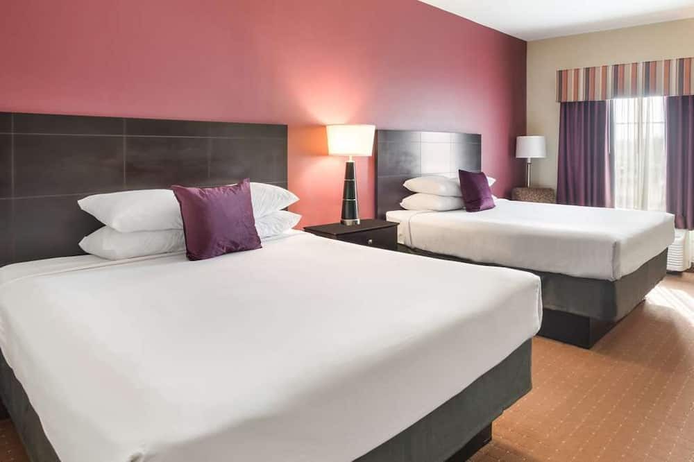 Saint Landry House | 3 Budget-Friendly Accommodations in Knights Inn Bunkie! Pool, Free Breakfast!