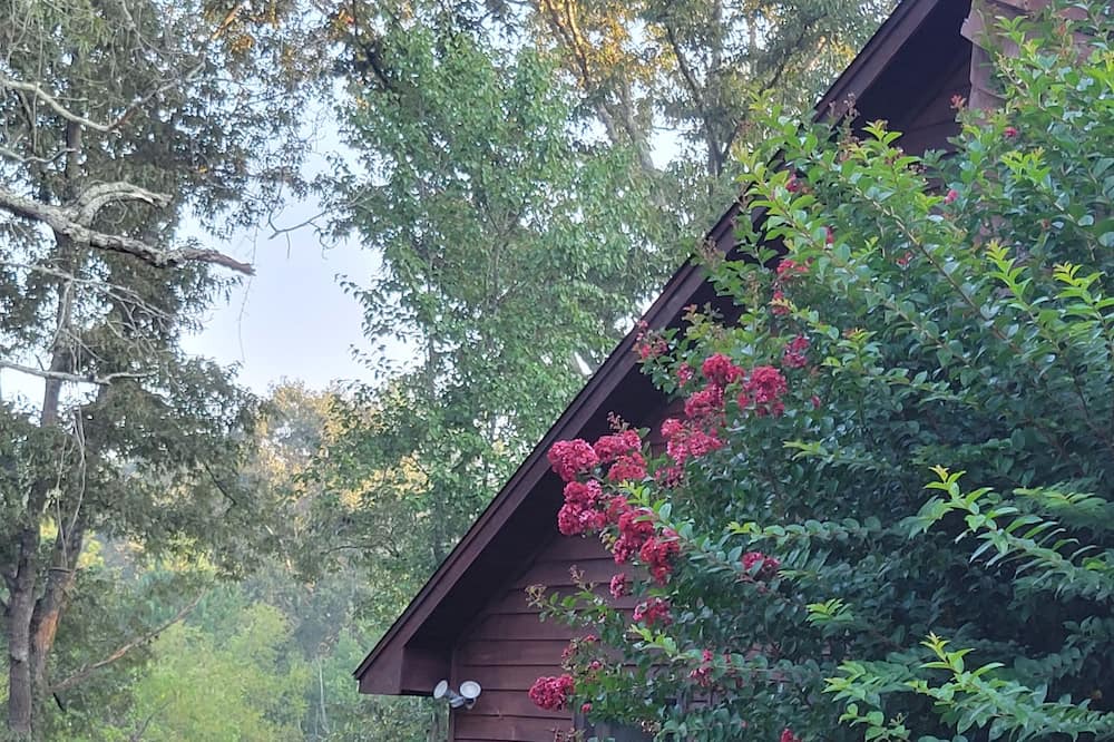 Chewalla House | Country Tri-Level Home in Selmer TN -2000 sqft