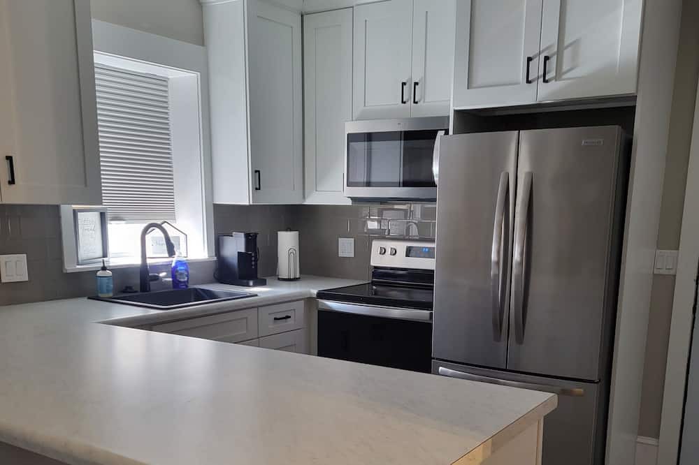 Richmond Apartment | Recently remodeled Apartment central location