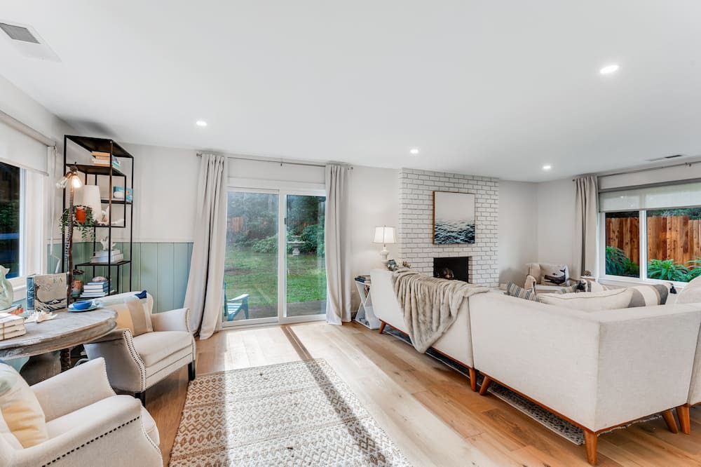 Cleone House | Charming house in private location near beach with fireplace & Starlink internet