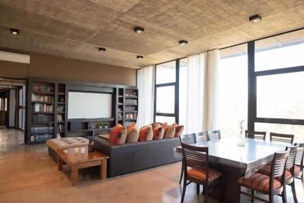Rio Ceballos House | Paraíso Privado Entre Montañas y Golf