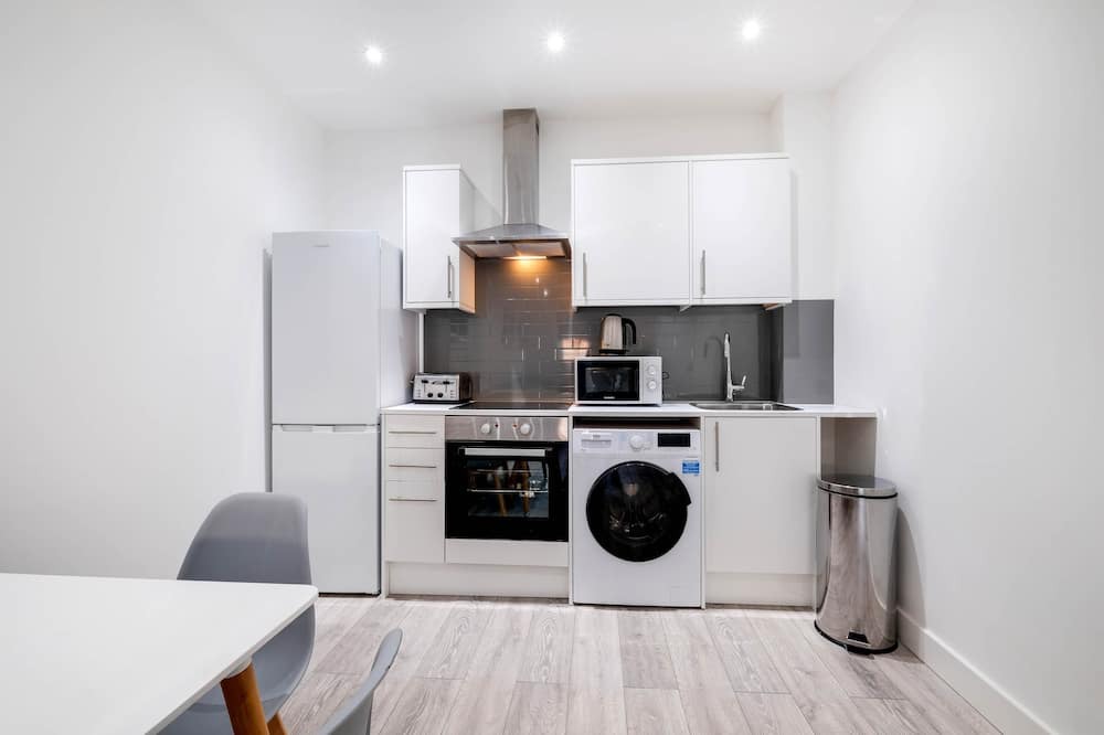 Corby Apartment | Corby City Centre Apt. 02 - Short-Term Rentals in Northamptonshire