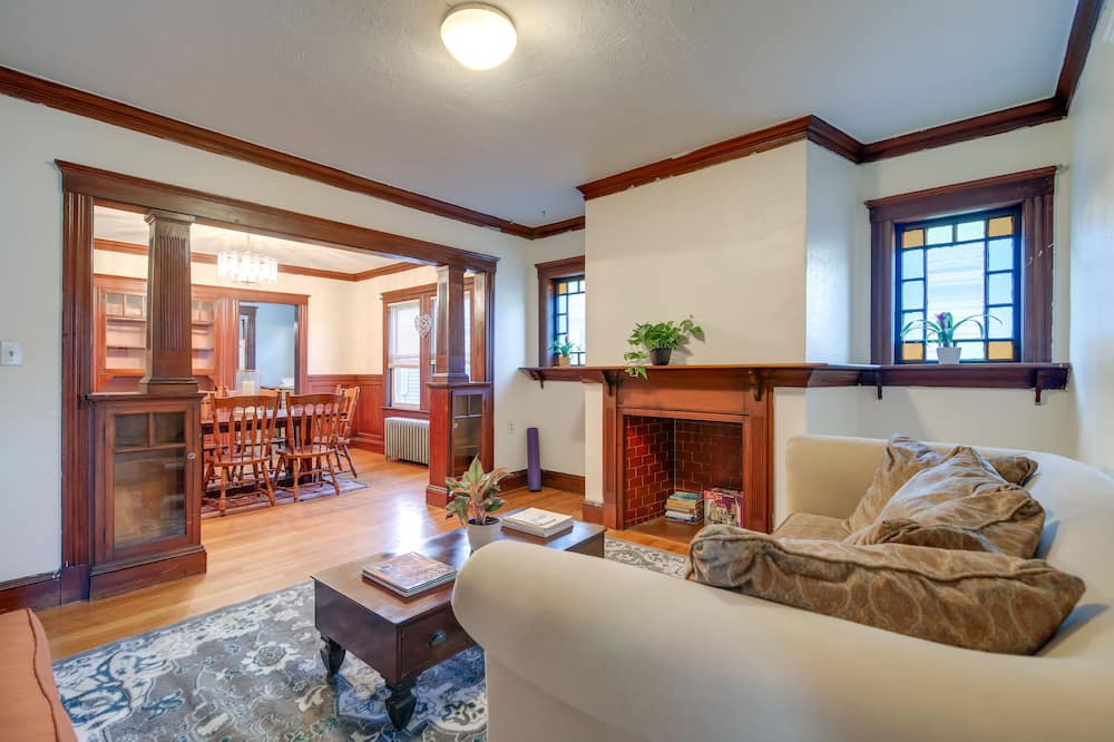 Egleston Square Apartment | Charming Boston Apartment 3 Mi to Fenway Park!