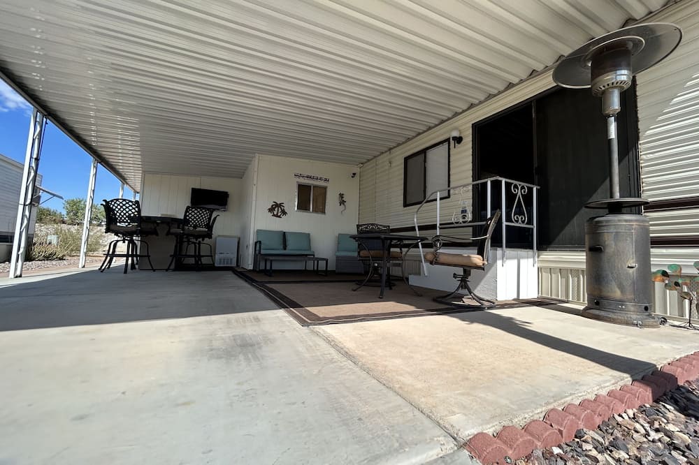 East Mesa Apartment | Park Model 2 bedroom, 2 bath Apache Junction Mesa, Arizona with community pool