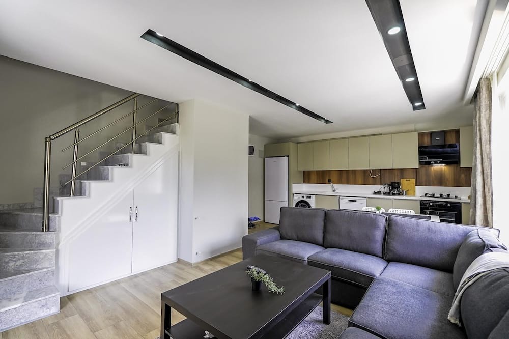 Goynuk Apartment | Modern Flat w Balcony 5 min to Beach in Kemer