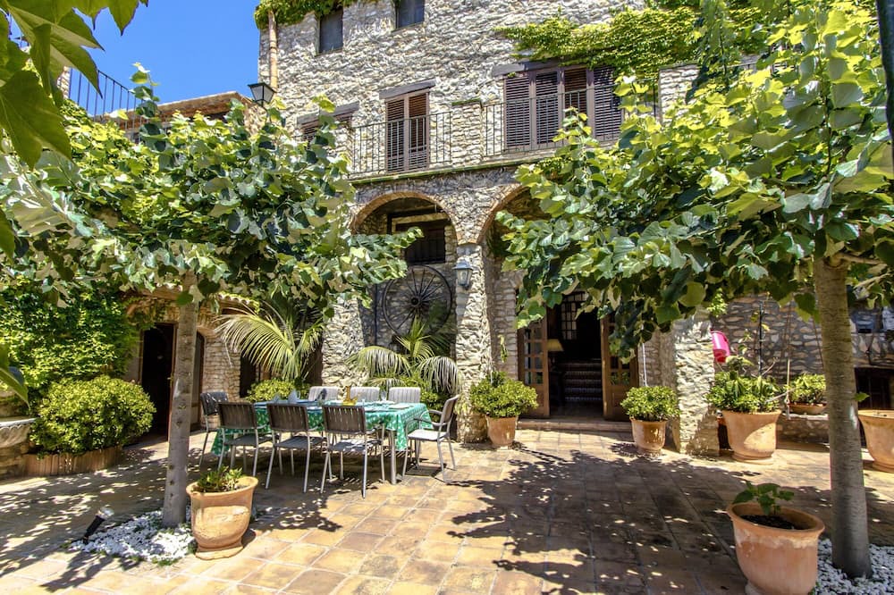 Santa Oliva Villa | Regal Retreat with extra large pool near Sitges