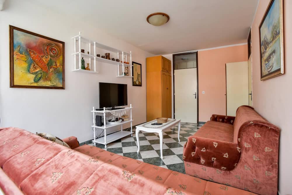 Budva Apartment | Flat 3 min to Beach w Terrace in Budva Old Town