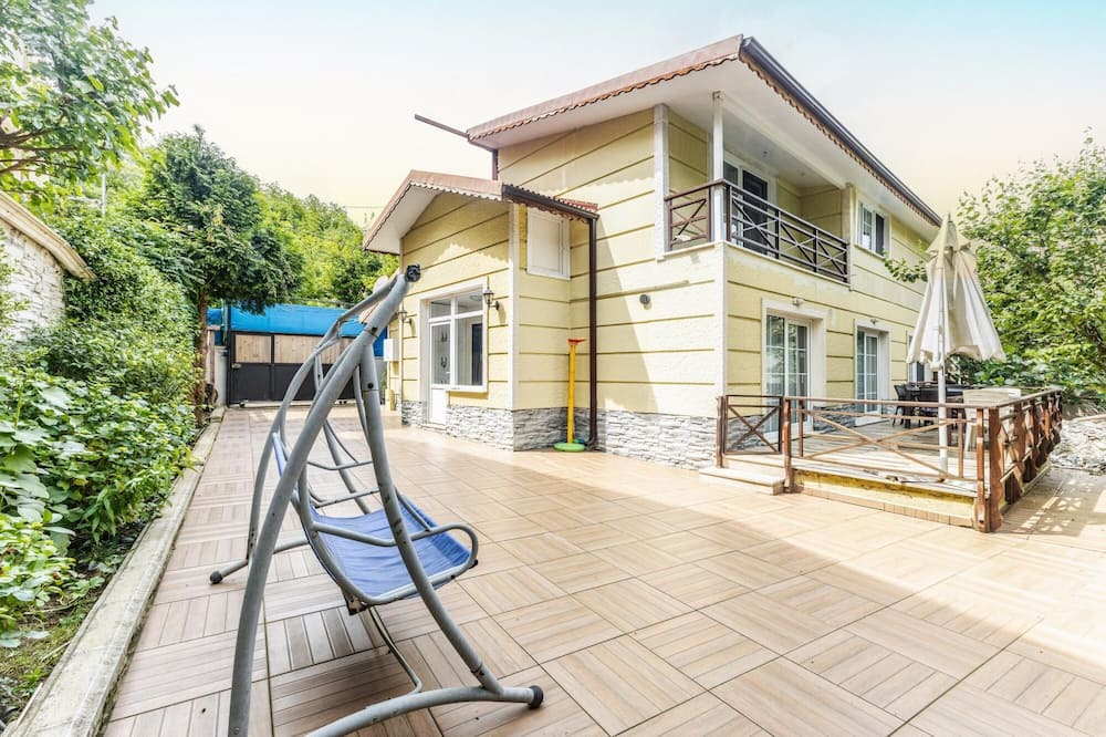 Beykoz District Apartment | Cozy Villa w Terrace and Garden in Beykoz Istanbul