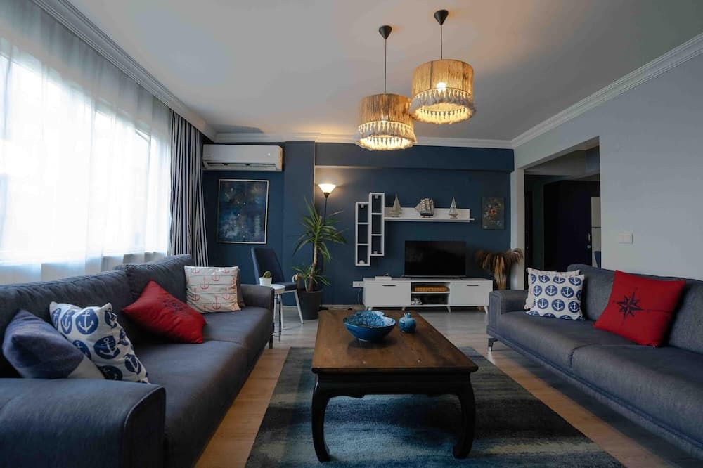 Marmaris City Center Apartment | Stunning Seaside Retreat w Balcony 1 min to Beach
