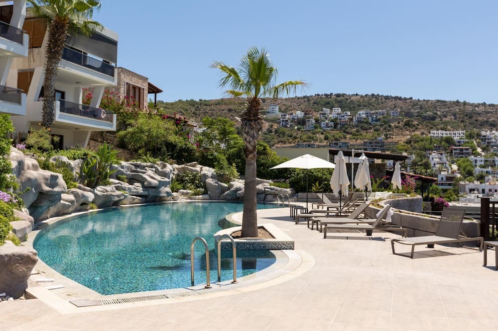Gundogan Apartment | Chic Flat w Balcony 2 min to Beach in Bodrum