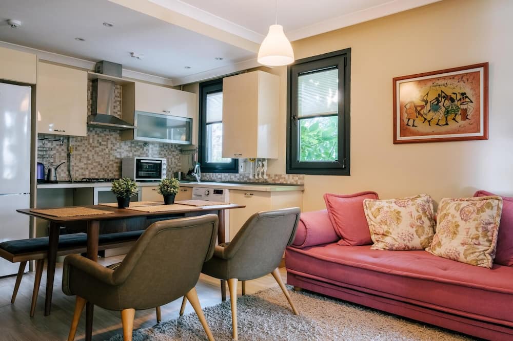 Bostanci Apartment | Modern Flat By Bagdat Avenue and Bostanci Coast