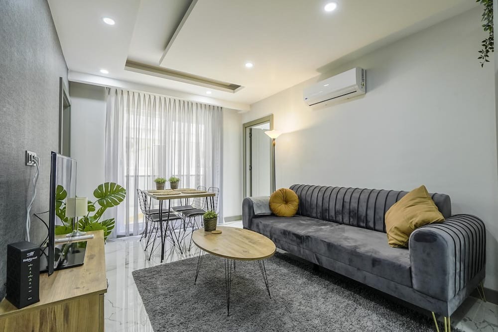 Muratpasa House | Gorgeous Hideaway with Balcony 10 min to Beach