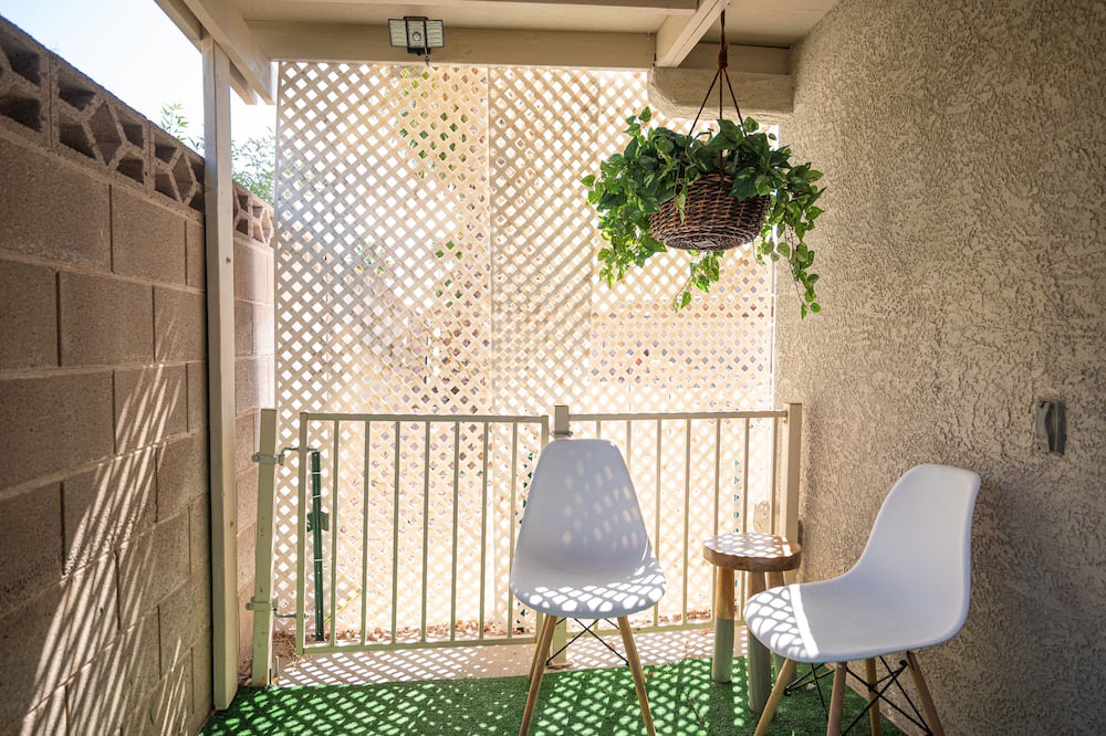 Paradise Apartment | Cozy Unique King Studio With Breakfast Nook - Close To The Las Vegas Strip
