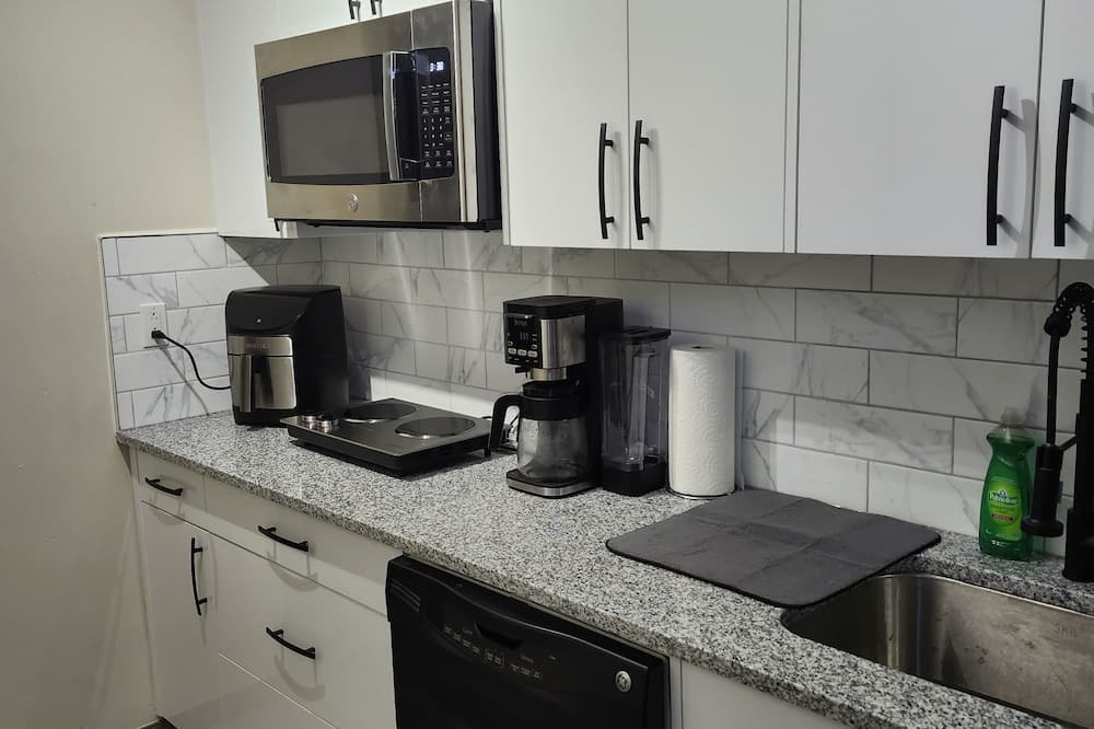 Panorama Hills House | Cozy 2 bed suite in calm neighborhood and dedicated parking