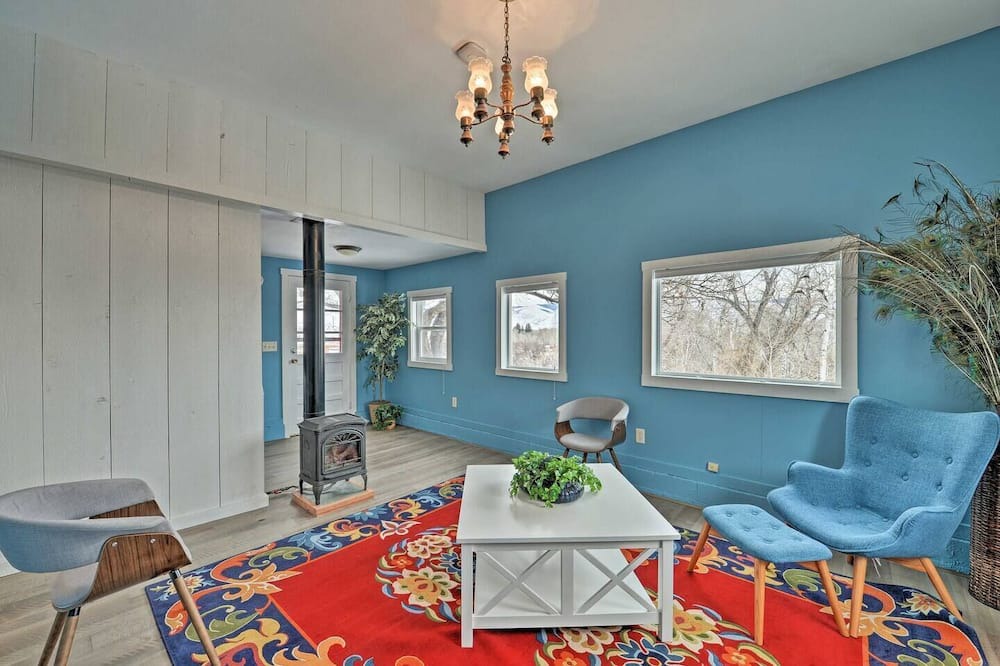 Lander Apartment | Wind River Quarters | Hot tub | Mountain views!