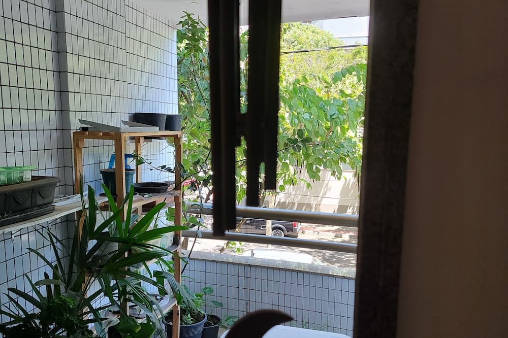 Jardim da Penha Cabin | Quarto e Banheiro Privativos com Garagem em Apartamento em Jardim da Penha