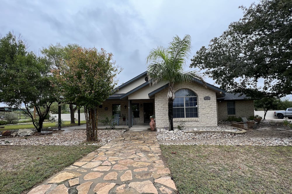 Amistad National Recreational Area House | Wake up to the soothing sounds of nature. Short-term. Weekly/monthly discounts.