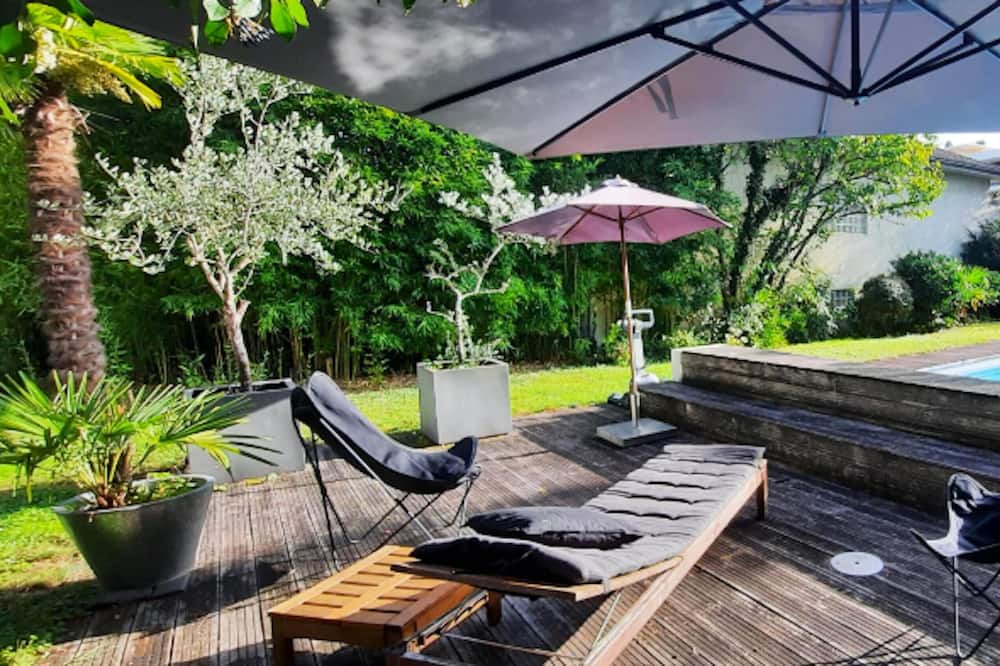 Saint-Gratien Villa | Homerez - Villa for 8 ppl. with swimming-pool and garden at Saint-Gratien
