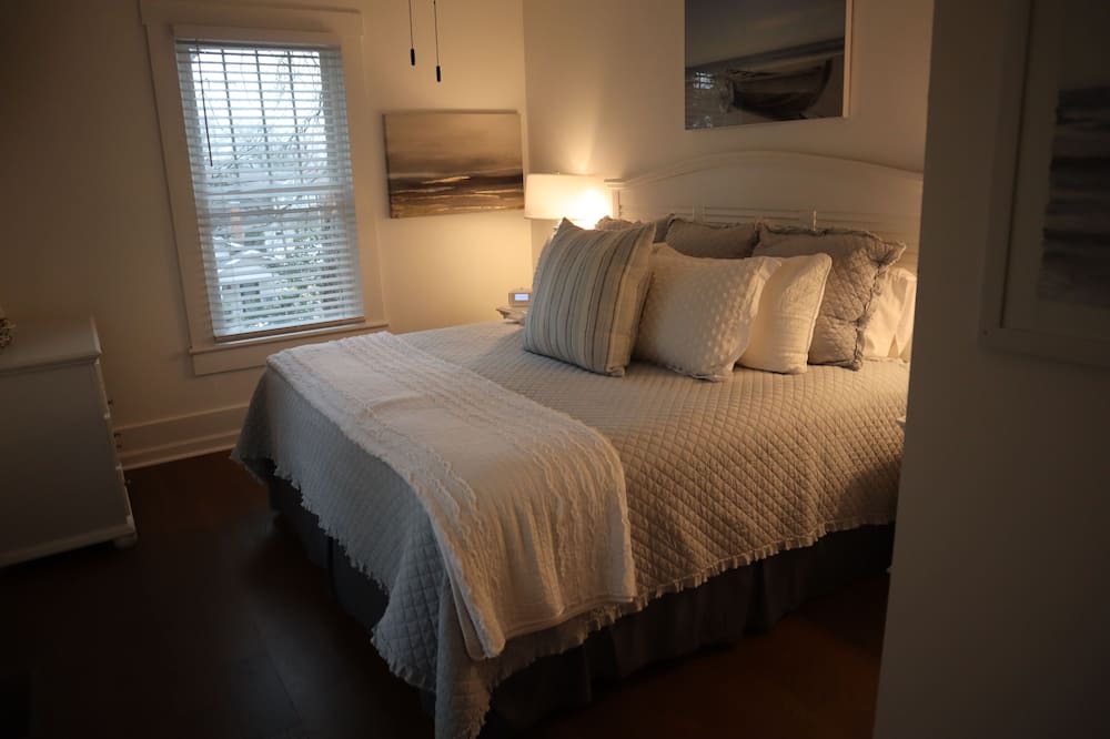 Calhoun House | Hillside Cottage