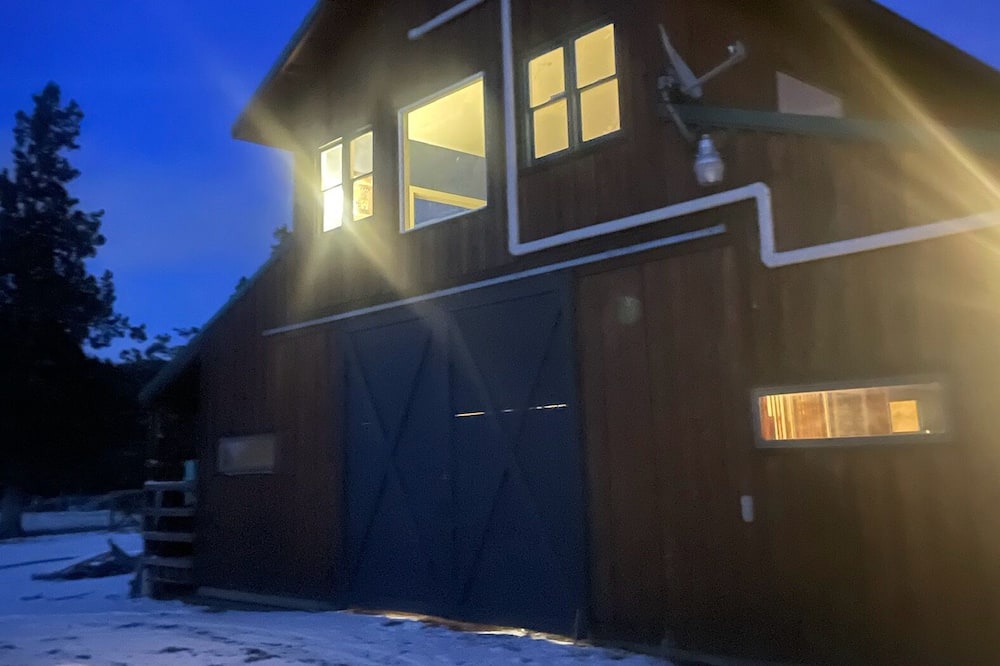 Bend House | Light filled artist retreat with Cascade Mountain views