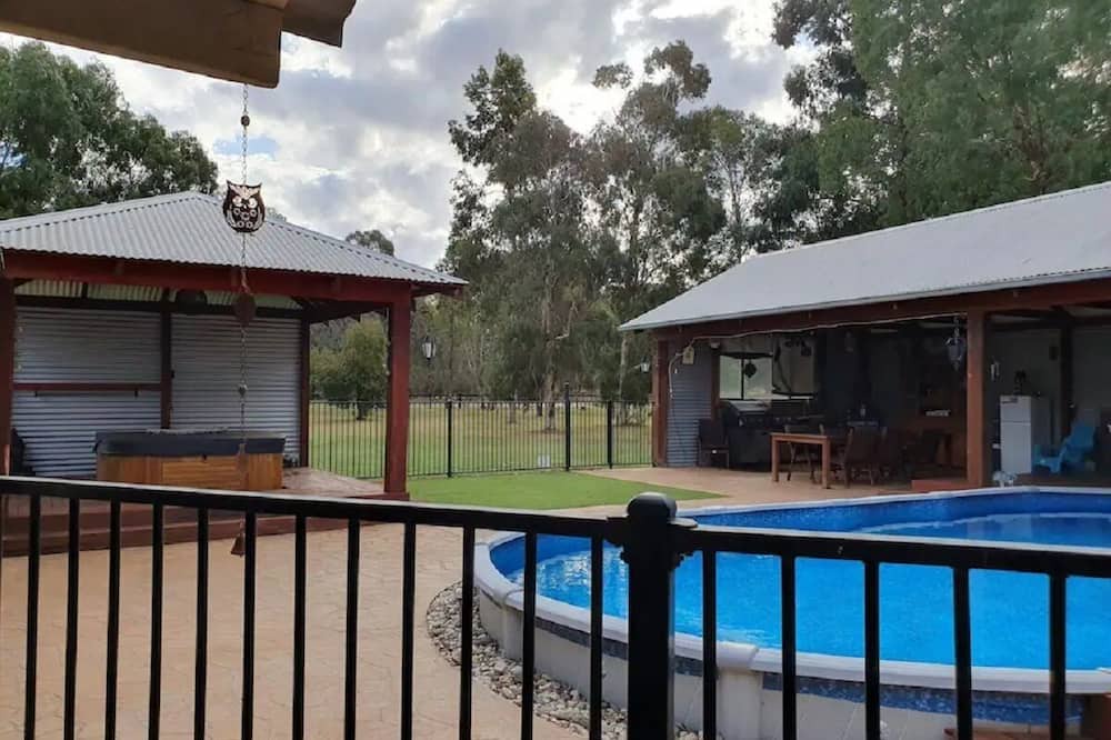 Cobram East House | Colonial cottage in Cobram