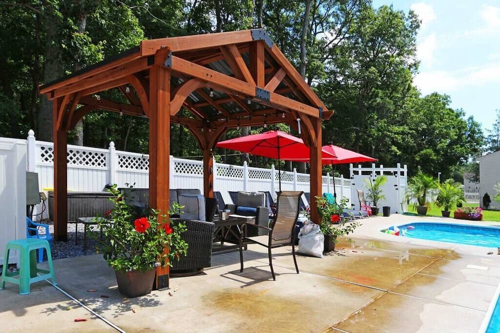 Egg Harbor Township House | Suburban Retreat for 16!