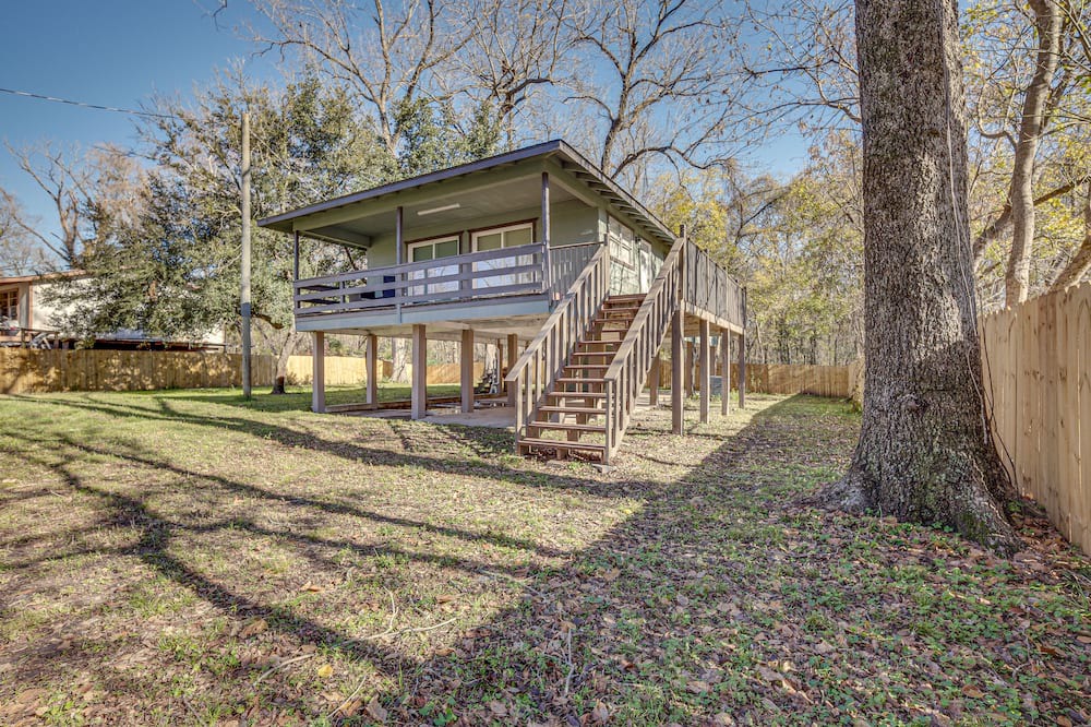 Cleveland House | Dog-Friendly Cleveland Home w/ Deck, Near Fishing!