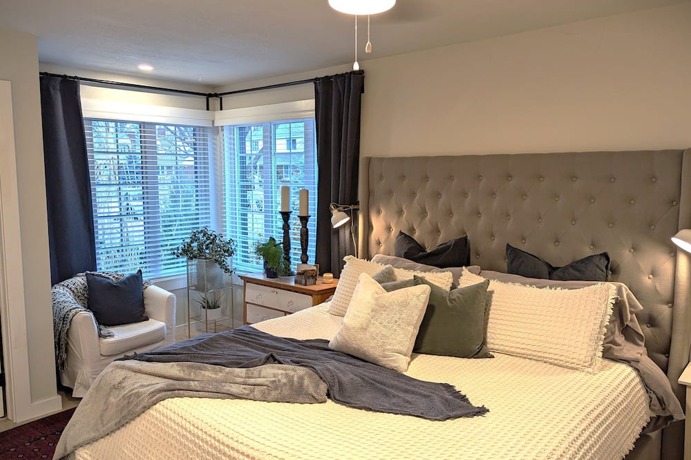 Elmvale - Eastway - Riverview - Riverview Park West House | Cozy oasis for professionals, where comfort & productivity seamlessly converge!