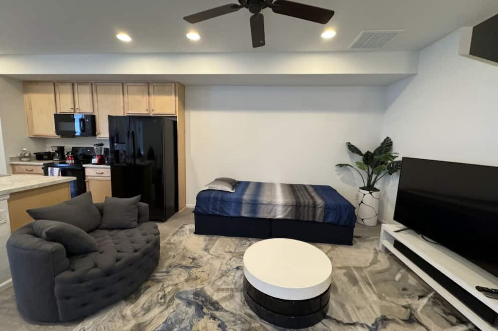 Aurora House | New built bright, cozy & stylish 3br place with garage