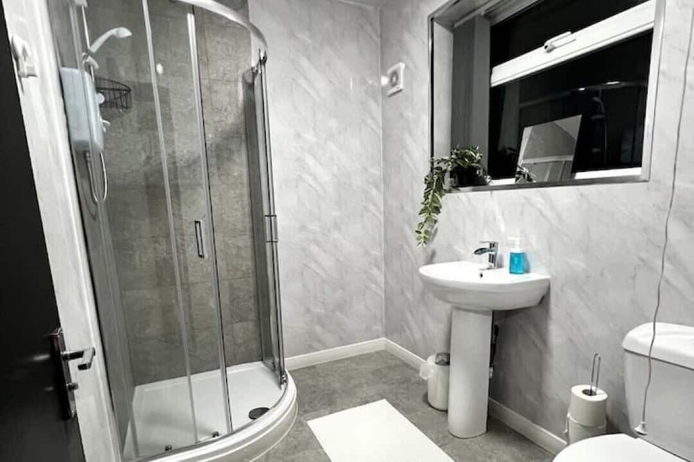 Sheldon House | Stylish Stay 10 mins from NEC, HS2 & BHX Airport