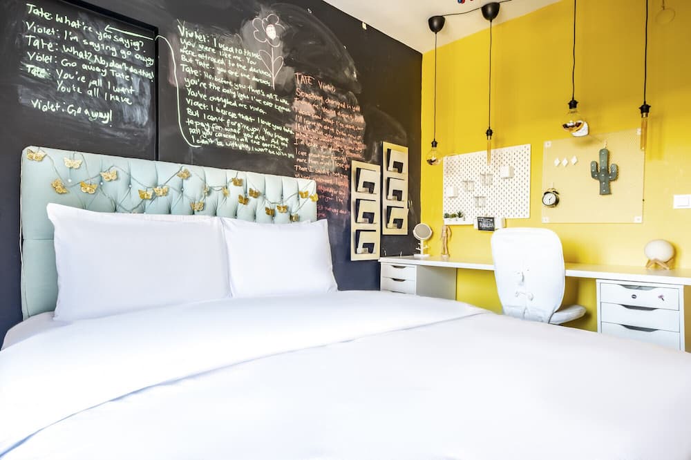 Ust Bostanci Apartment | Vibrant Flat in Atasehir with Central Location