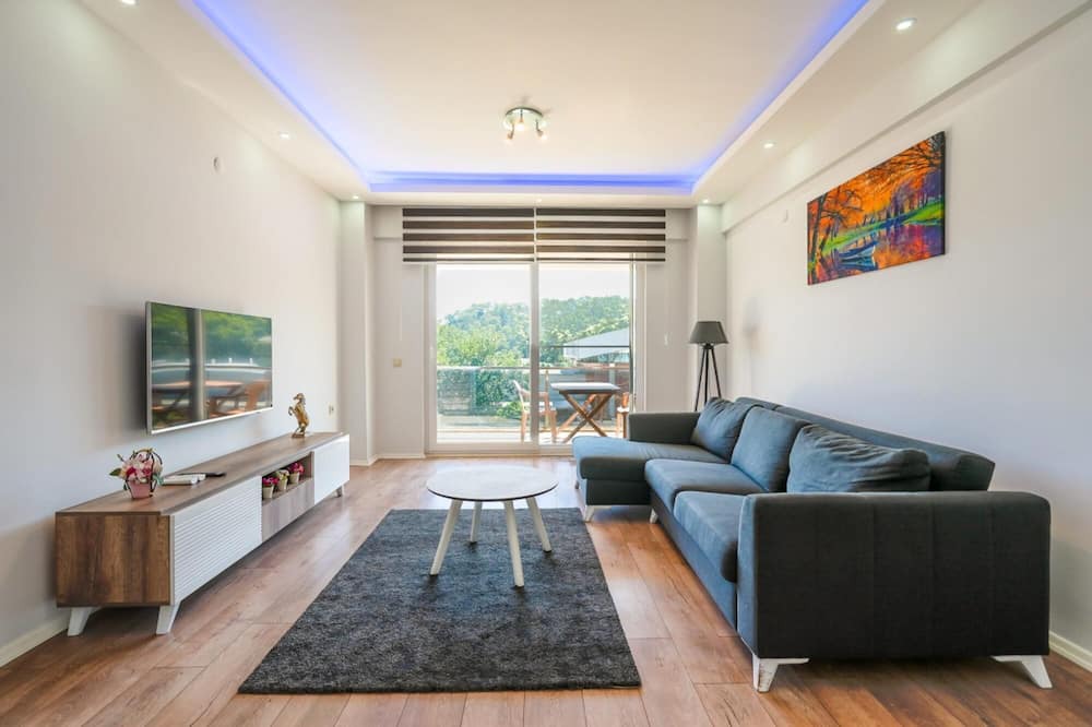 Kemer Apartment | Modern Flat near Public Transportation in Kemer