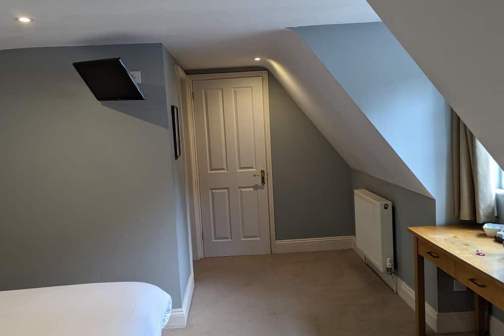 Ludwell Hotel | The Grove Arms