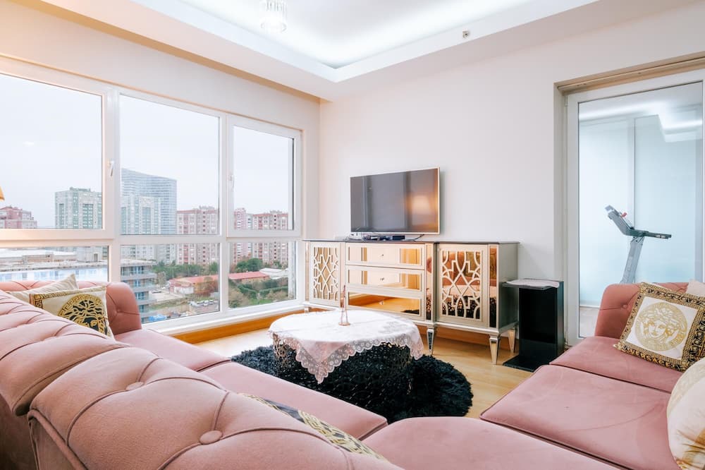 Atasehir Apartment | Sleek Residence with View 6 min to Brandium Mall