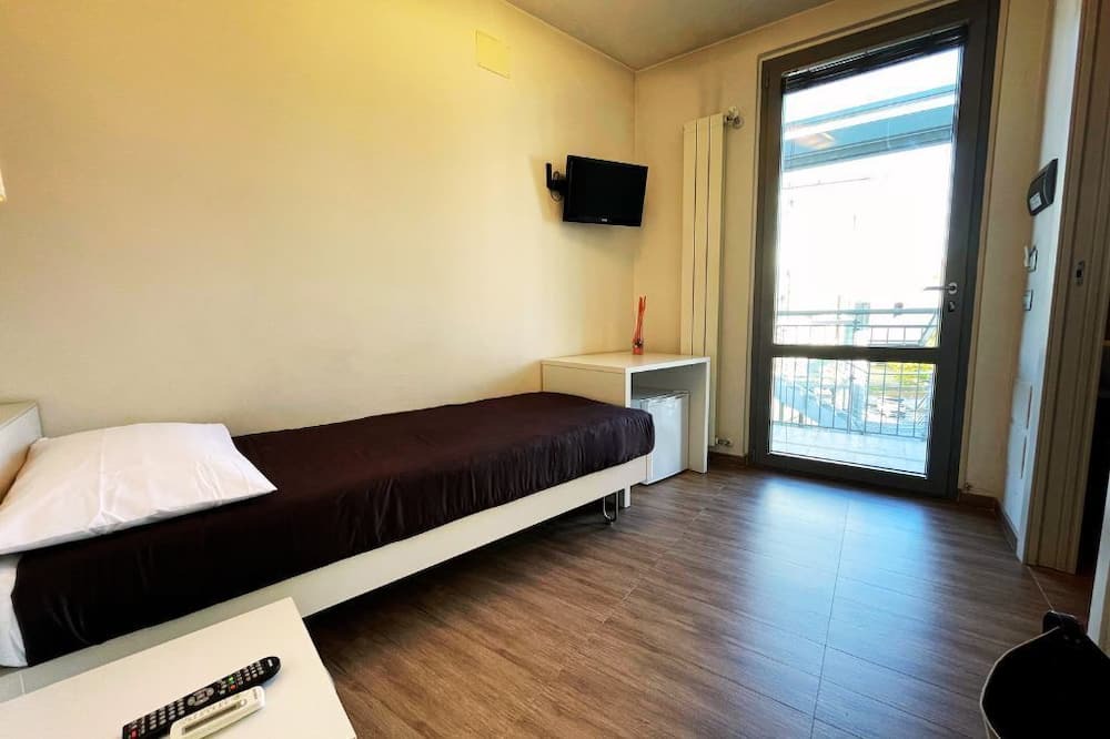 Rosate House | Elegant single room a few minutes from the highway exit towards Milan