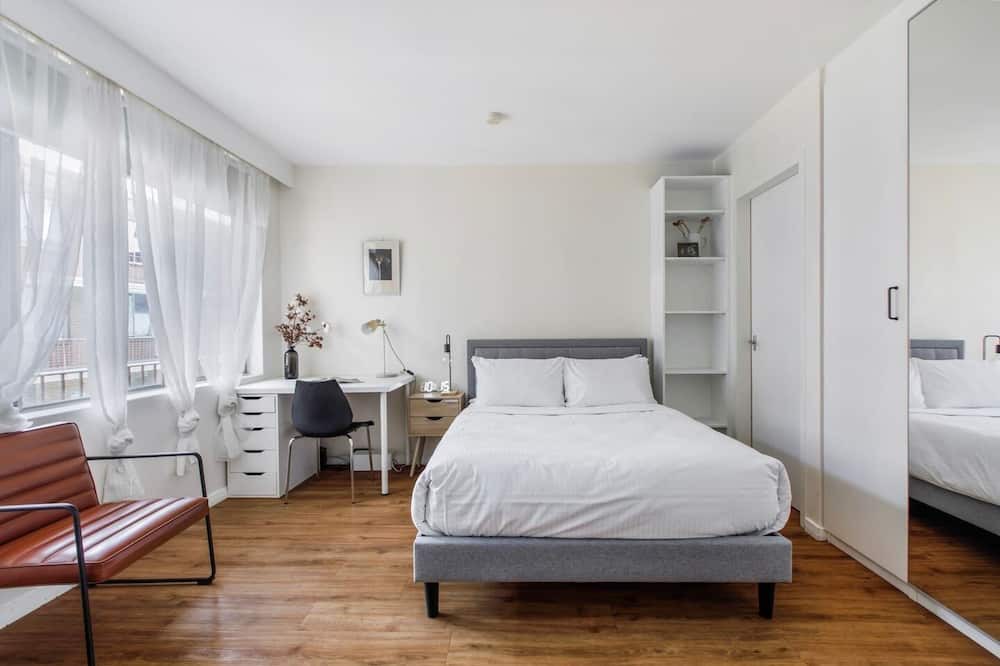 St. Kilda East Apartment | The Leafy LandsdowneA Cosy Poolside Studio