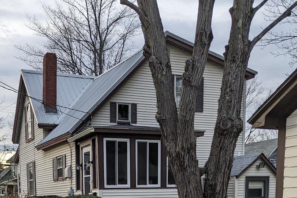 Northfield House | Single family home minutes to shopping, mountains and beach.