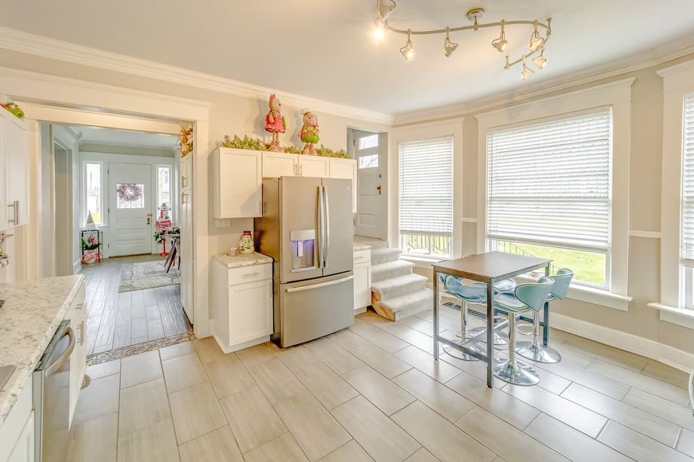 Decatur House | Tesla Charger!! Remodeled 5 bed! Sleeps 12.